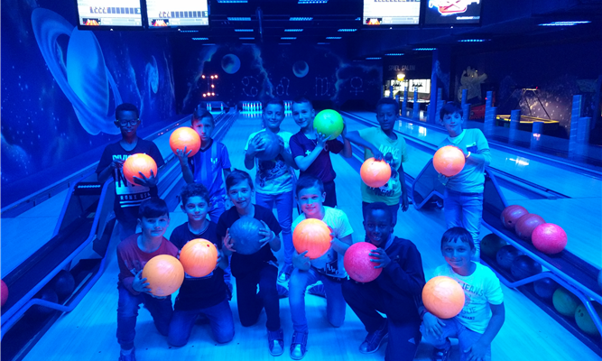 JUNIOREN EC: TEAMEVENT IM BOWLING UNIVERSUM