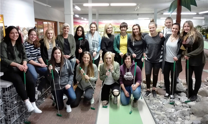 Frauen 1: Minigolf statt Fussball